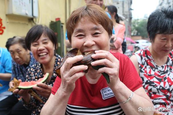 澳门最精准免费资料大全旅游景点和谁把屈原包粽子里了与屈原扔粽子